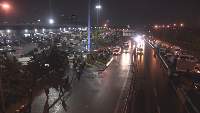 Bayrampaşa Sebze ve Meyve Hali'nde yoğunluk