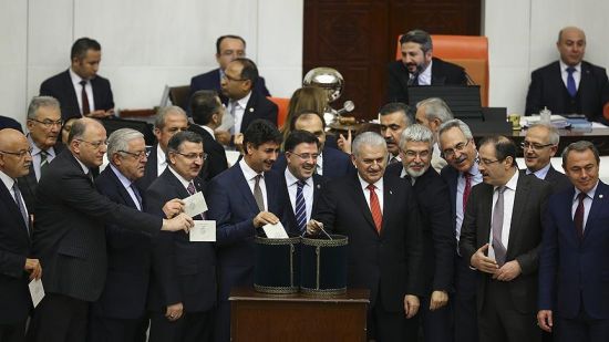 9. ve 10. madde Meclis'ten geçti