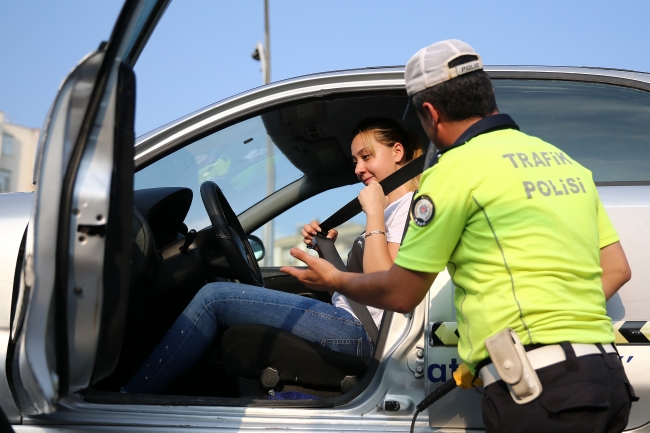 Emniyet kemeri arka koltukta da hayat kurtarıyor