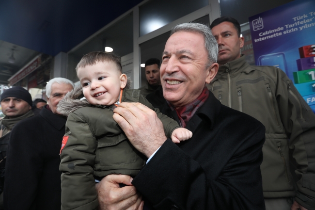 Bakan Akar: Münbiç ve Fırat’ın doğusunda zamanı gelince gereği yapılacak