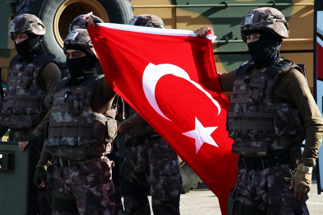 Özel harekatçılardan gerçeğini aratmayan tatbikat