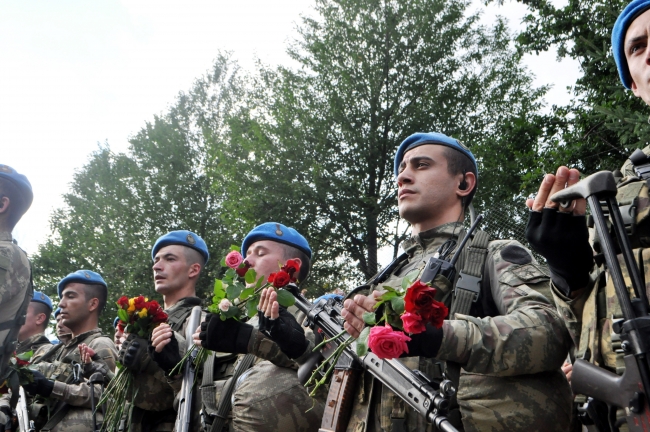 Gümüşhaneliler Mehmetçiği bağrına bastı