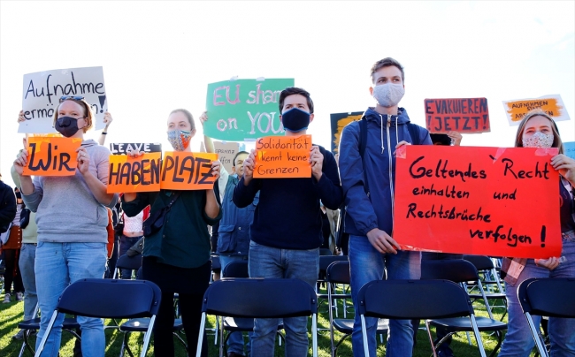 Yunanistan'daki mülteci kampındaki koşullar Berlin'de protesto edildi