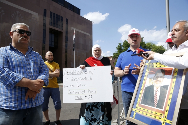 Berlin'de Mursi için gıyabi cenaze namazı kılındı