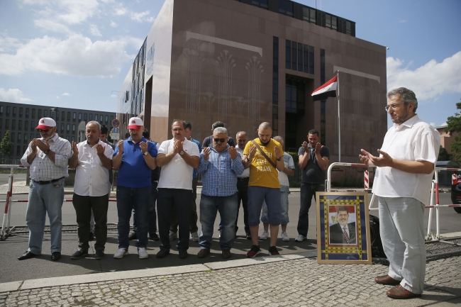 Berlin'de Mursi için gıyabi cenaze namazı kılındı