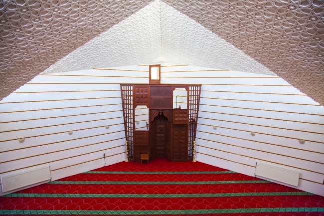 Değişik mimarisiyle dikkat çeken "Beşgen Camii"