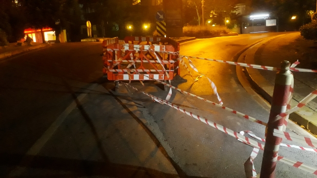 İstanbul Beşiktaş'ta yol çöktü