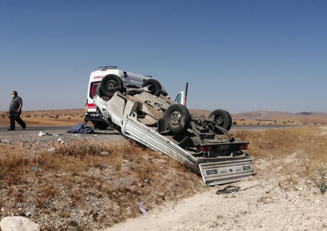 Sivas'ta kamyonet devrildi: 1 ölü, 1 yaralı