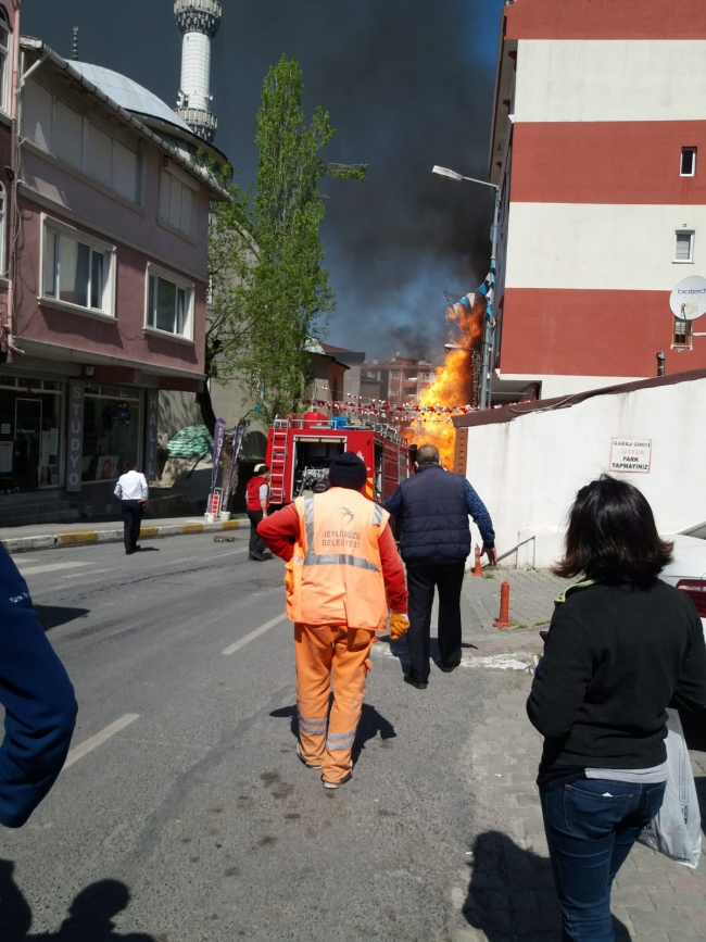 Beylikdüzü'nde doğal gaz borusu patladı