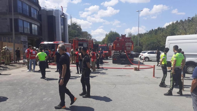 Beyoğlu'nda inşaatta yangın