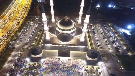 'Kadir Gecesi'nde camiler doldu taştı