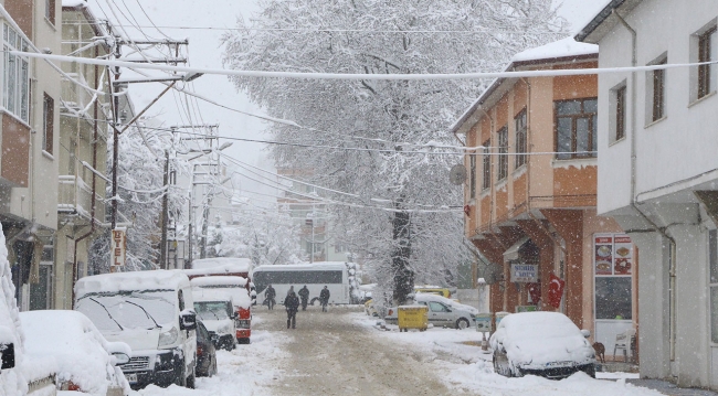 Yurt genelinde yoğun kar yağışı etkili oluyor
