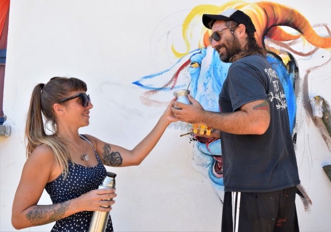 Kentten köye göç eden Elif Sarıkaya'ya Arjantin'den misafir var