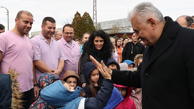 TBMM Başkanı Yıldırım Edirne'de giyim fabrikasını ziyaret etti