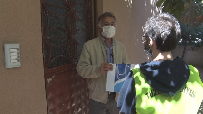 Tuzlalı gençlerden 65 yaş üstüne bayram ziyareti