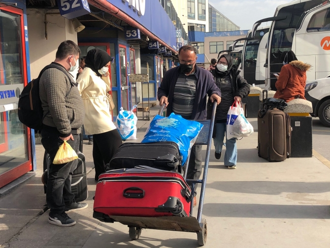 Otogarda "tam kapanma" yoğunluğu: Arife günü gibi