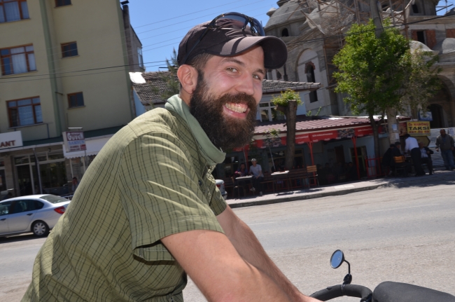 Bisikletle Çin'den İsviçre'ye gidiyor
