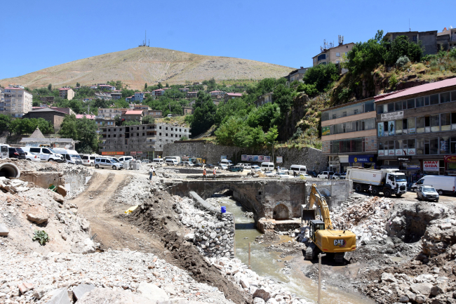 Bitlis’te tarihi köprülerin restorasyonuna başlandı