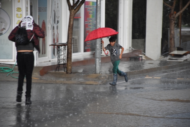 Bodrum'da sağanak hayatı olumsuz etkiledi