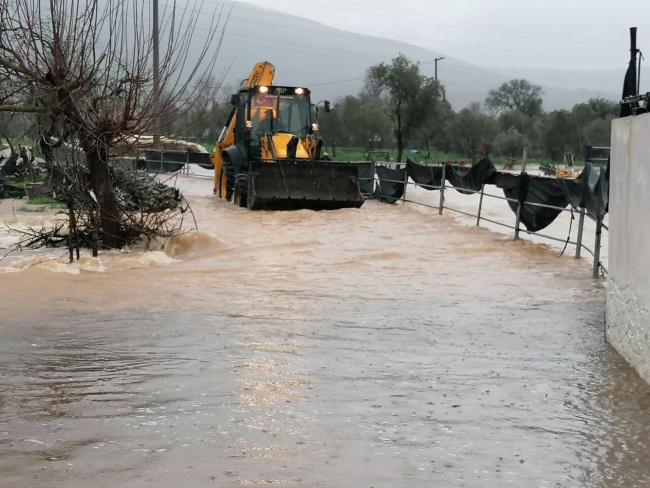 Bodrum'u sağanak vurdu