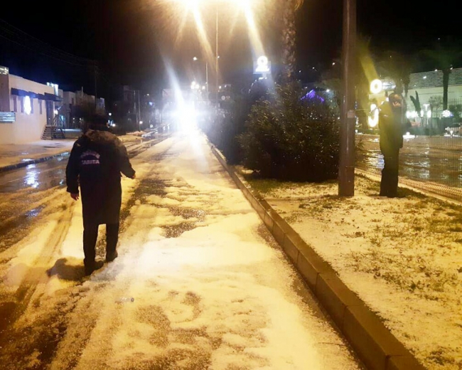 Bodrum'da sağanak ve dolu etkili oldu: Ev ve iş yerlerini su bastı