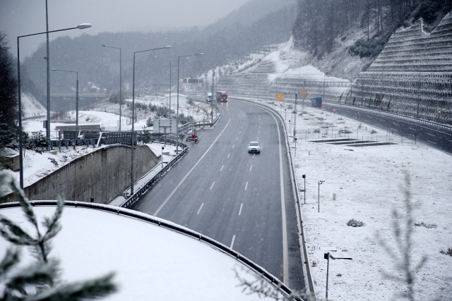 Bolu Dağı'nda kar yağışı