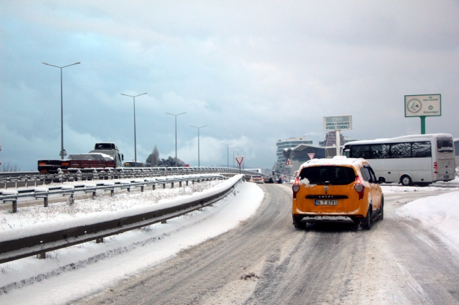 Bolu Dağı'nda kar durdu, ulaşım normale döndü