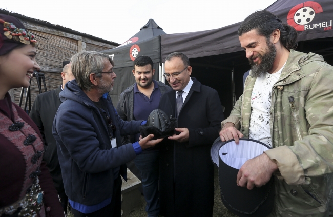 Başbakan Yardımcısı Bozdağ'dan "Diriliş Ertuğrul"un setine ziyaret