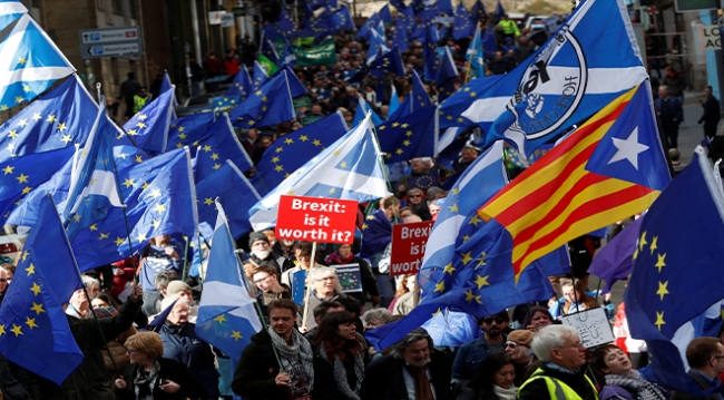 Brexit karşıtları sokağa çıktı