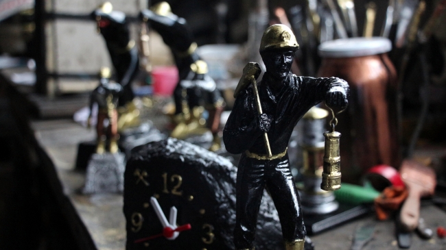 Zonguldak'ta babadan kalma atölyede 72 yıldır madenci heykelleri yapılıyor