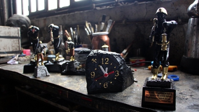 Zonguldak'ta babadan kalma atölyede 72 yıldır madenci heykelleri yapılıyor