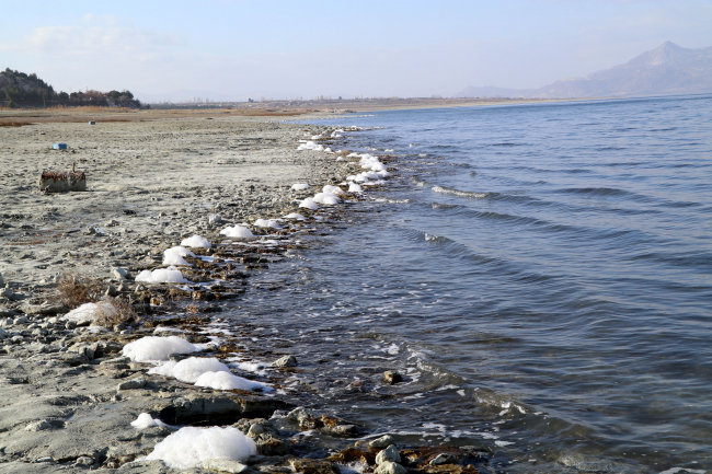 Burdur Gölü köpürdü