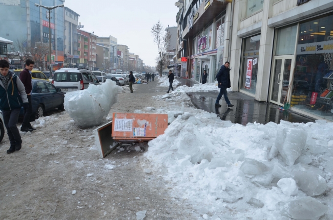 Buz kütlesi faciaya yol açıyordu