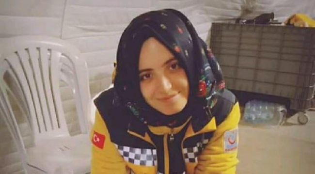 Paramedik Büşra, gözyaşlarıyla son yolculuğuna uğurlandı