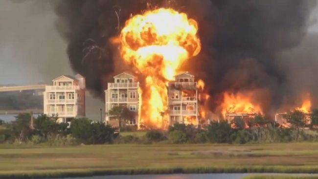 ABD’de büyük yangın: 7 ev kullanılamaz hale geldi