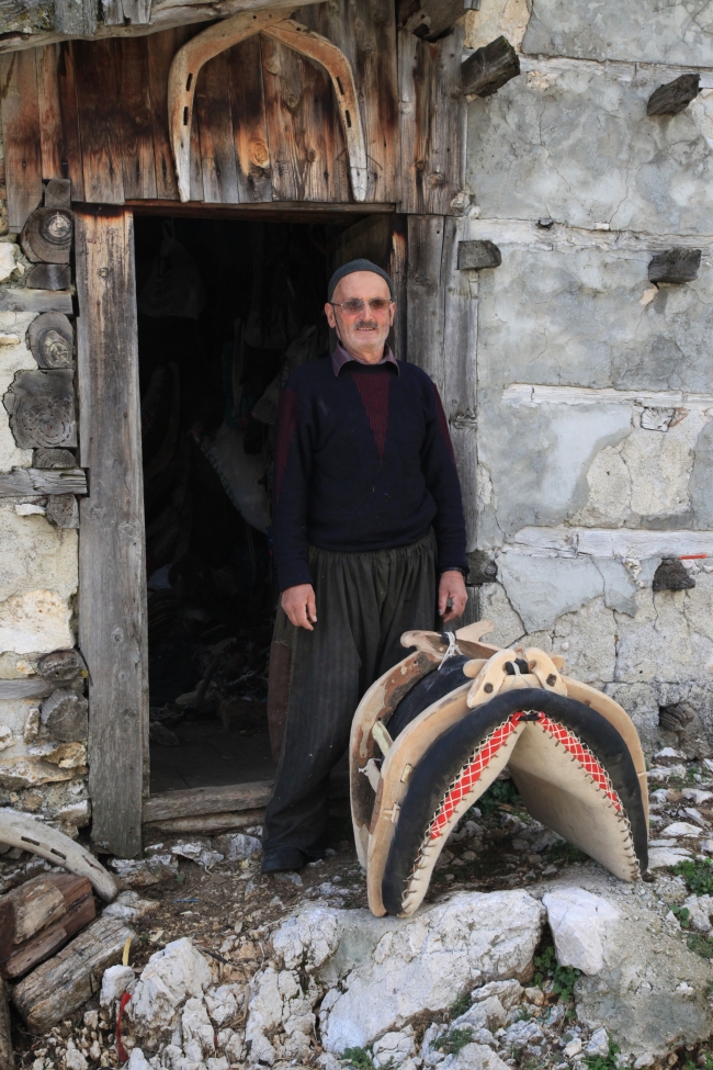 Akseki'nin son semercisi, mesleğinin yaşamasını istiyor