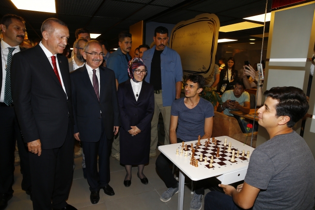 Cumhurbaşkanı Erdoğan Mardin'de gençleri ziyaret etti
