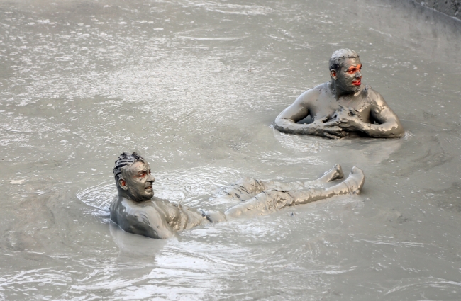 Sağlık turizmi için Türkiye'ye gelenler hastaneleri doldurdu