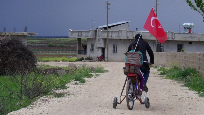 Engelli kızının bisiklete binme hayalini kendi tasarımı ile gerçekleştirdi