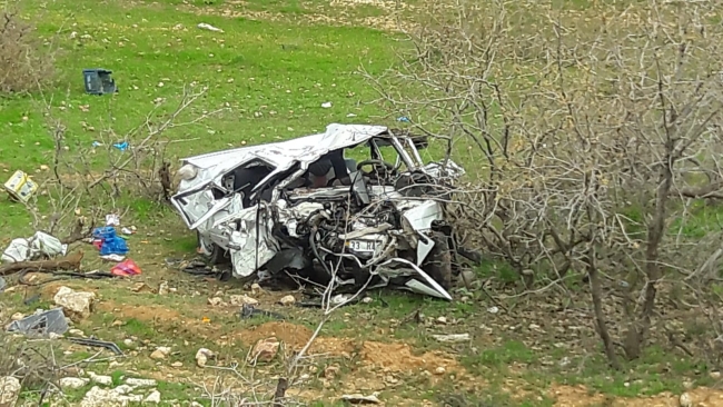 Diyarbakır'da iki otomobil çarpıştı: 3 ölü, 6 yaralı
