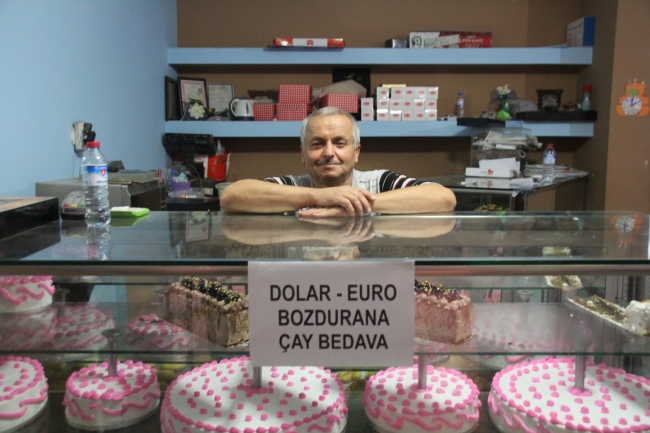 Esnaf ve vatandaşlardan Türk lirasına destek