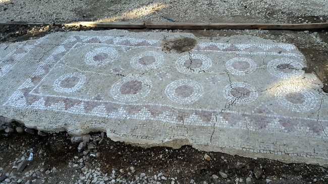 "Çukurova'nın Ayasofyası"nda binlerce yıllık mozaikler açığa çıkarılıyor