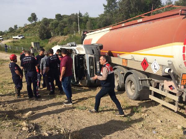 Antalya'da tankerle servis minibüsü çarpıştı: 16 yaralı