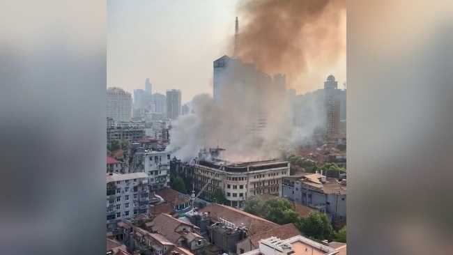 Çin’de 100 yıllık otelde büyük yangın