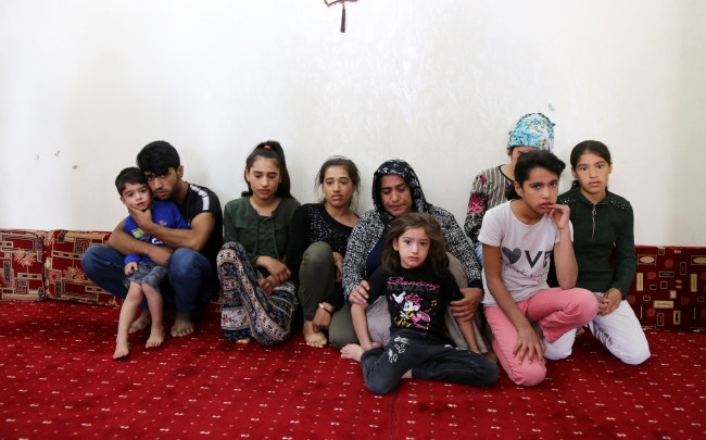Eli kanlı terör örgütü tarafından sivillere yönelik saldırılar sırasında sınırın yakınındaki bir mahalleye havan mermisi atılması sonucu hayatını kaybeden 3 kişiden birisi olan Taşkın'dan geriye 2'si erkek, 6'sı kız 8 yetim çocuk kaldı.