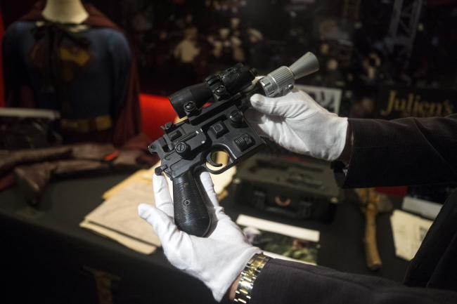 Star Wars karakteri Han Solo'nun silahı 550 bin dolara satıldı