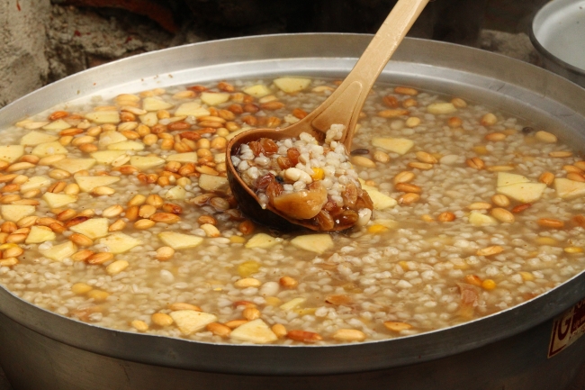 Bolluk ve bereketin simgesi: Aşure günü