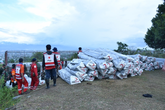Endonezyalı afetzedeler Türkiye'den götürülen çadırlarda kalacak