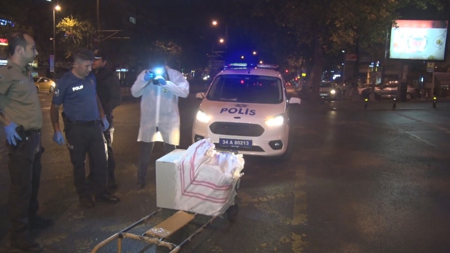 Hırsızlar çaldıkları kasayı düşürünce bırakıp kaçtılar