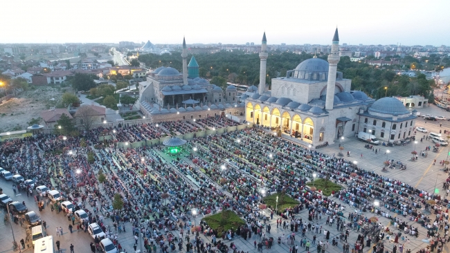 Konya'da 40 sabah namazını camide kılan çocuklara bisiklet